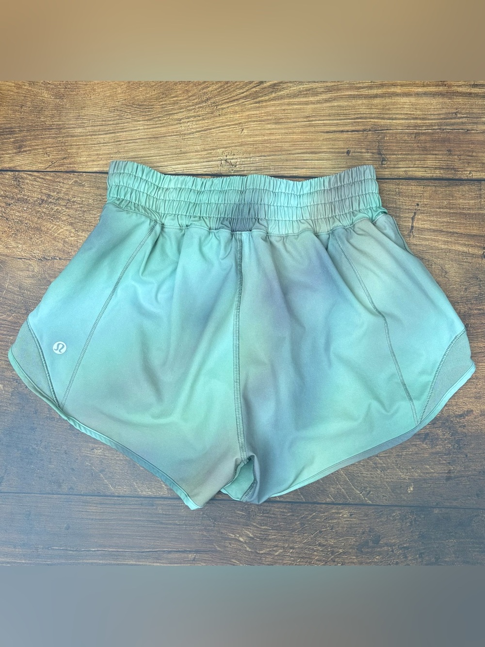 Lululemon Hotty Hot High Rise Shorts 2.5" In Chroma Drift Green/Palm Court Sz 4